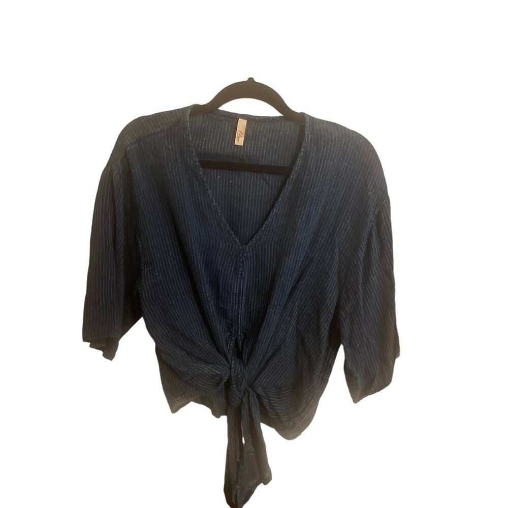 Women’s Short Sleeve Blouse Size medium 8-10